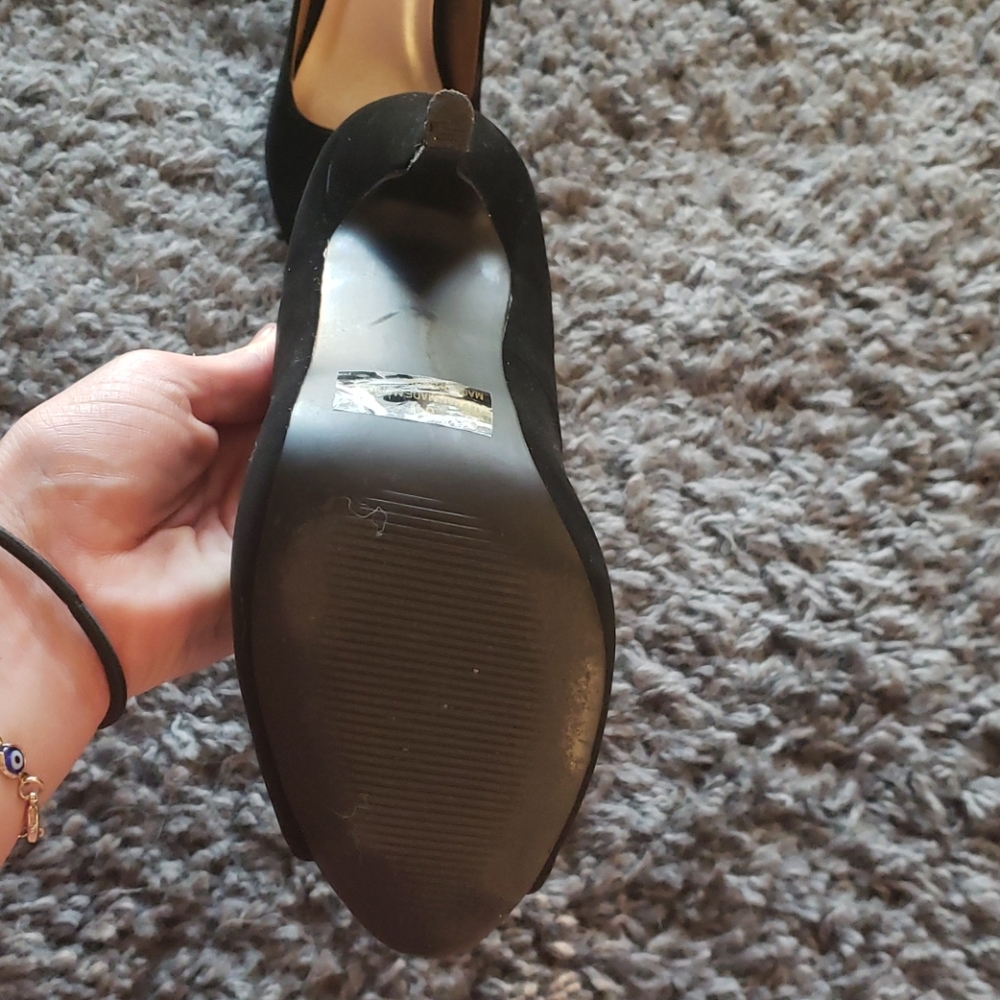 High Heels - Picture 5 of 6